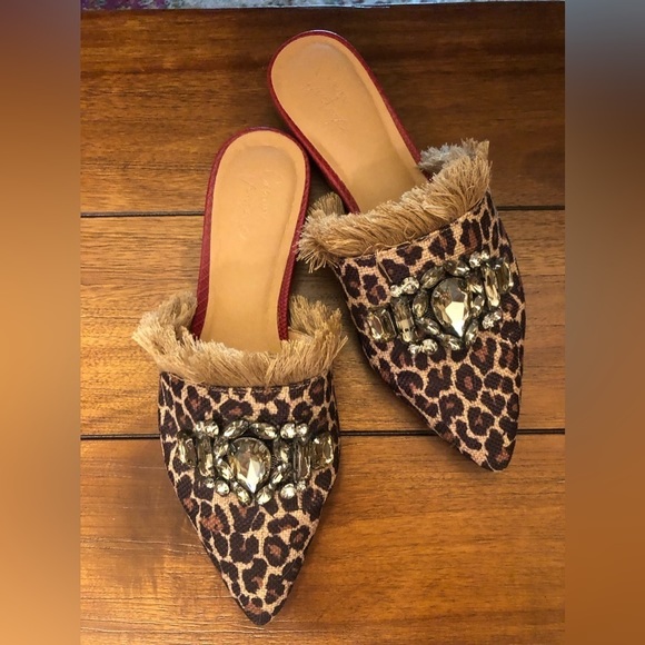 Crown Vintage Shoes - Crown Vintage slip on leopard 🐆 print shoes